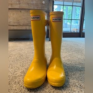 Shiny Yellow Hunter Boots. Youth size 3M/4F. Good Condition.